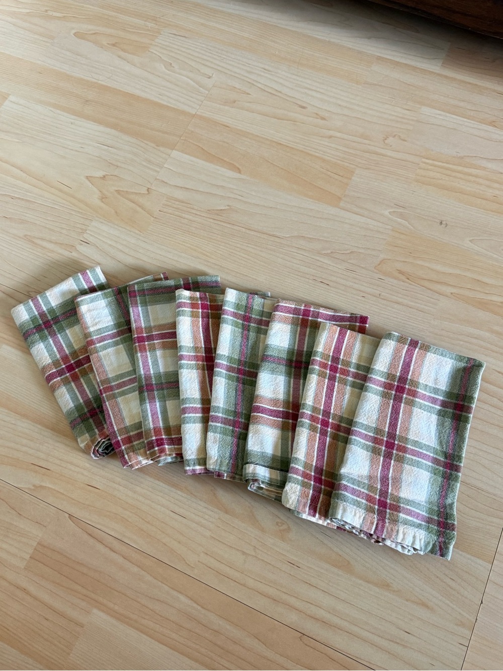 Plaid Cotton napkins in Green and Red - Set of 8